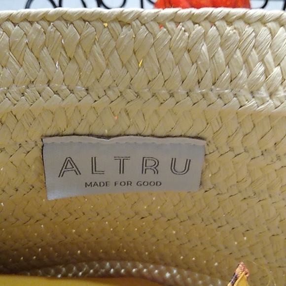 ALTRU Straw Tote Bag/Purse***HOST PICK***03/25/23 - Picture 3 of 8
